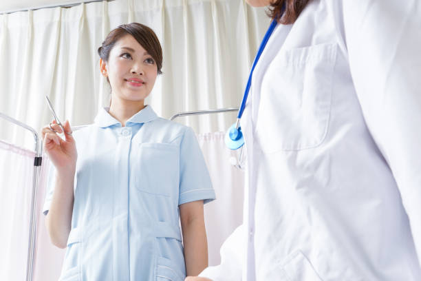 istock team medical care 886550604