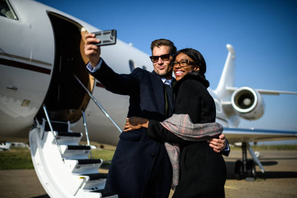istock Couple at the airport 886558004