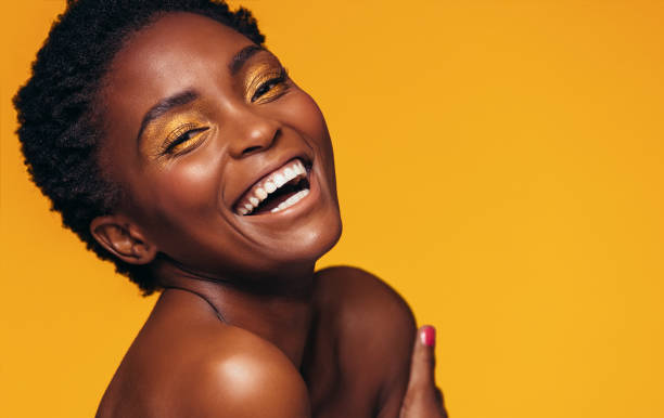 istock Cheerful female model with vivid makeup 886639476