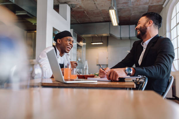 istock Restaurant owner having a friendly conversation with employee 886642490