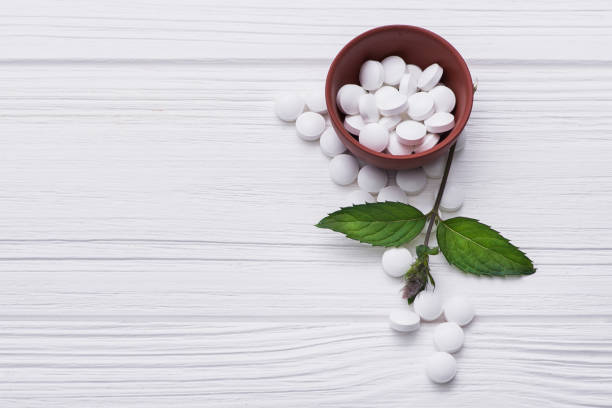 istock Natural organic pills with herbal plant 886653586