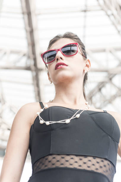istock Gorgeous brunette with sunglasses 886654408