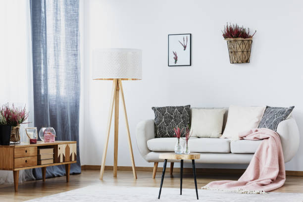 istock Simple living room with lamp 886697638
