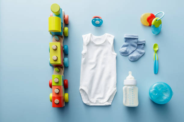 articoli per bambini: collezione baby goods for boys - knolling concetto foto e immagini stock