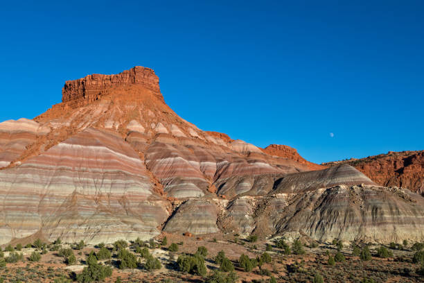 istock Moonrise Over the Escalante Grand Staircase 886708520