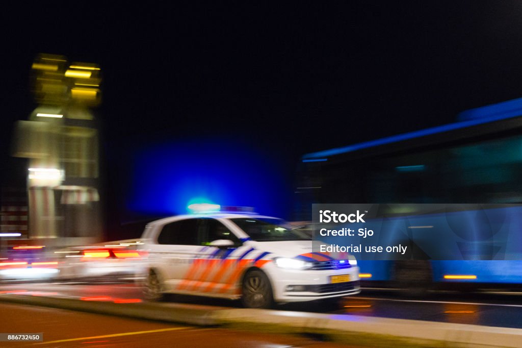 Niederländische Policecar hetzen, um den Unfallort - Lizenzfrei Polizei Stock-Foto