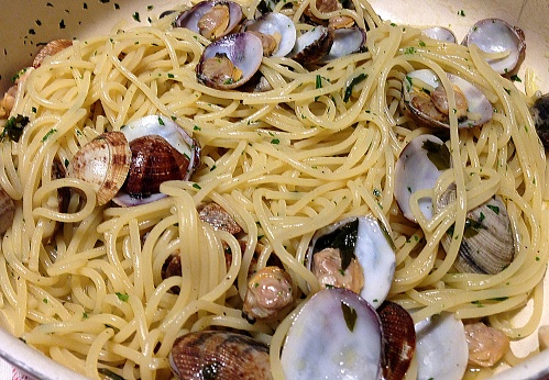 Italian spaghetti with vongole clams