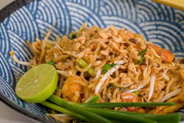 istock Close up Homemade Pad Thai Ramen . (selective Focus) 886775620