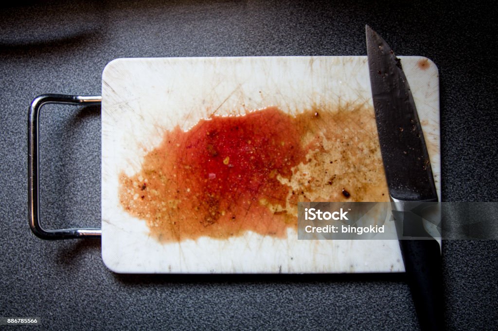 Tabla Con La Sangre De Carne Un Cuchillo Para Foto de stock y más banco de imágenes de Alimento - iStock