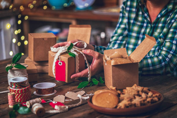 istock Sending Homemade Cookies for Christmas as a Gift 886797646