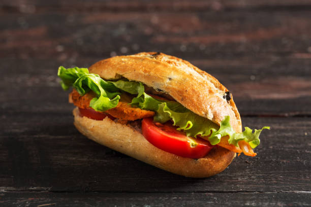 leckere mini-sandwiches mit oliven-brot - mozzarella tomato sandwich picnic stock-fotos und bilder