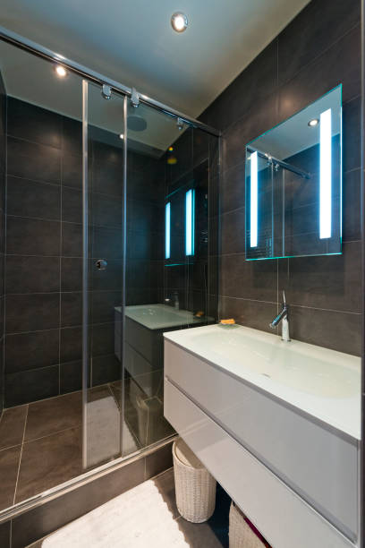istock Design of modern luxury bathroom interior. 886808880