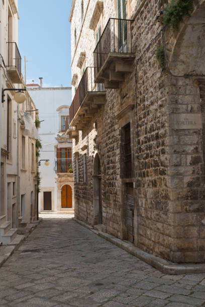 istock Alleyway. Putignano. Puglia. Italy. 886813982