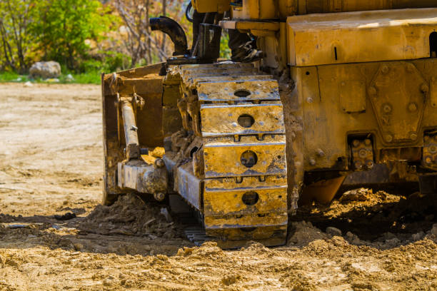 istock Crawler old excavator in a quarry 886851162
