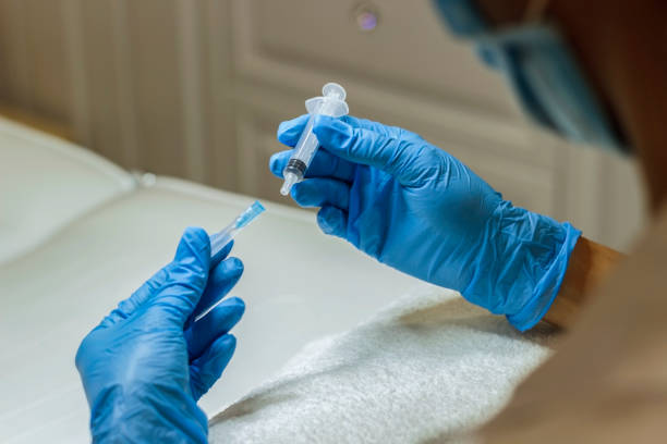 istock Procedure for filling the syringe with medicine before injecting. 886865934