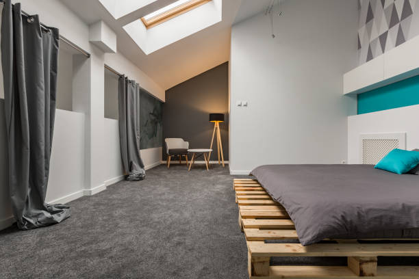 istock Bedroom with pallet bed 886900402