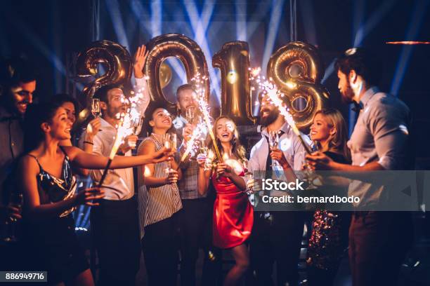 Para Un Año Nuevo Brillante Foto de stock y más banco de imágenes de Año nuevo - Año nuevo, Brindar, 2018