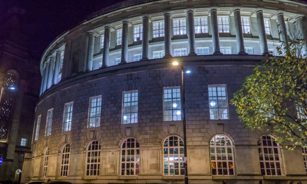 Manchester Central Library - Side View Manchester Central Library is the headquarters of the city's library and information service in Manchester, England. Designed by architect Vincent Harris. The library was declared open by King George V on 17 July 1934. george vi stock pictures, royalty-free photos & images