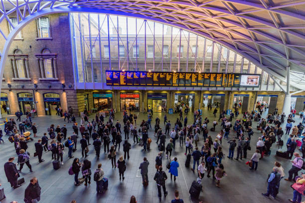 arquitectura de la estación de kings cross - estación de kings cross fotografías e imágenes de stock