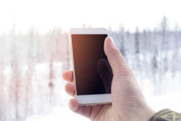 istock Clicking finger on the phone 887031738
