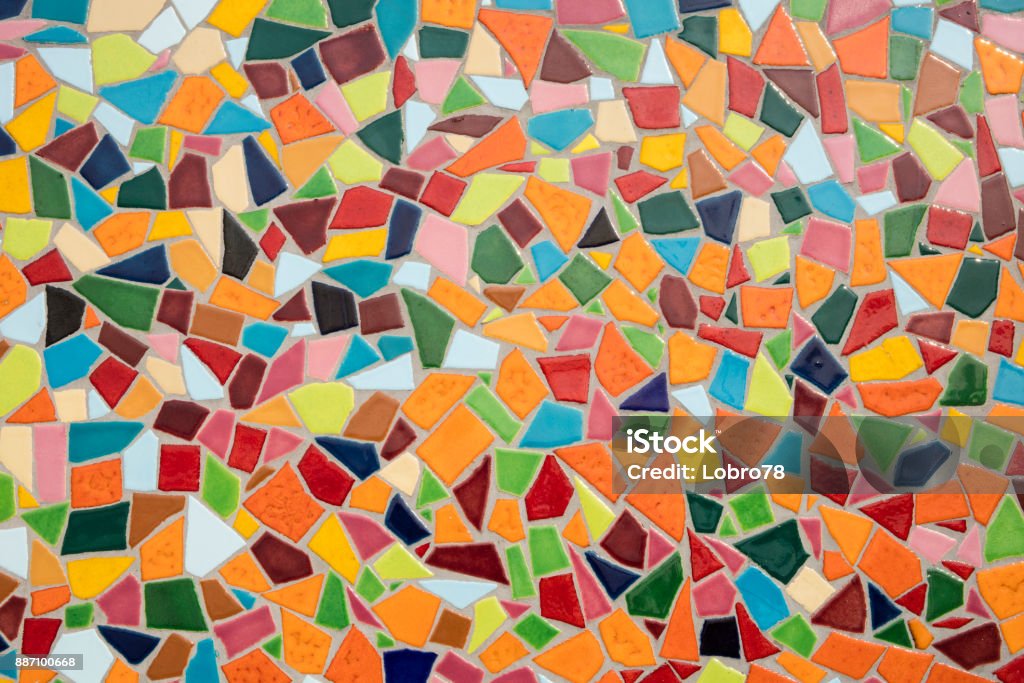 Detalle de un mosaico de cristal multicolor - Foto de stock de Mosaico libre de derechos