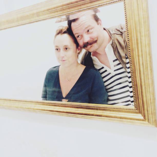 istock Couple in a gold mirror 887147404