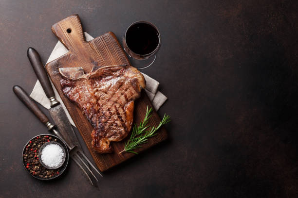 t-bone steak - beef meat t bone steak steak imagens e fotografias de stock