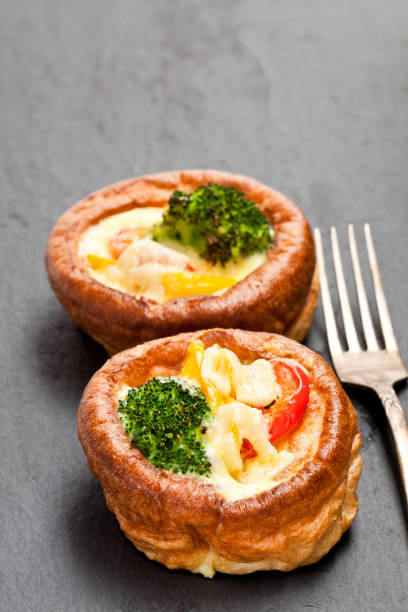 yorkshire  puddings stuffed with broccoli and scrambled eggs on black stone background - yorkshire pudding imagens e fotografias de stock