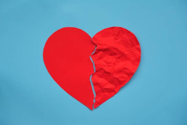 istock Broken heart breakup concept separation, infarction and divorce icon. 887353938