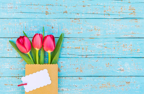 istock Fresh spring flowers with blank gift card 887439168