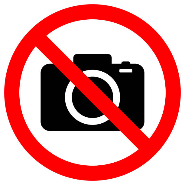 ilustraciones, imágenes clip art, dibujos animados e iconos de stock de ninguna señal de las cámaras permite. plano icono en rojo tachado de círculo. vector de - prohibido fotos
