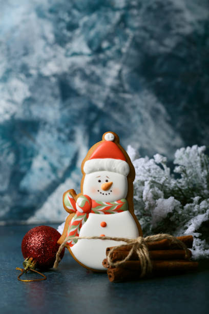 istock Gingerbread holiday snowman and cinnamon sticks 887508544