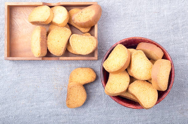 istock Top view  on slices of dried bread 887532912