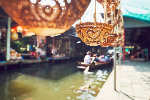 mercado flotante tradicional - selling merchandise craft thailand fotografías e imágenes de stock