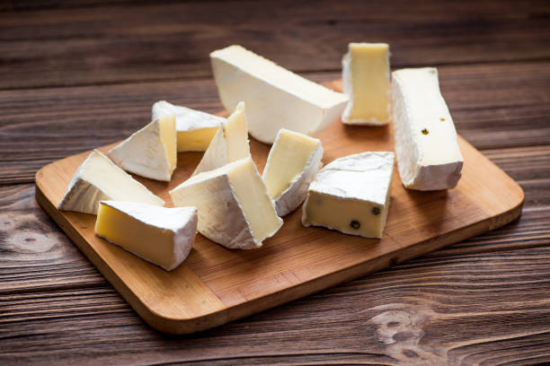istock delicious cheese camembert set 887591880