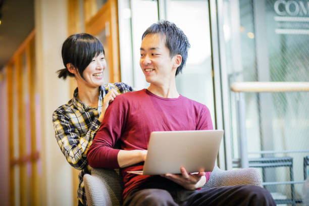 istock Japanese couple relaxing at the cafe 887654558