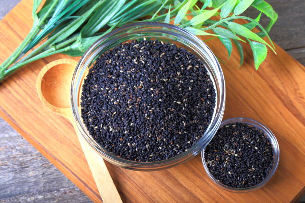 black sesame seeds - sesame seed spoon scoop imagens e fotografias de stock