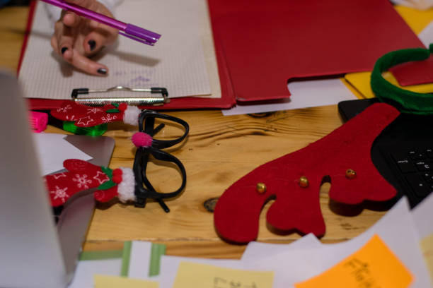 istock Celebrating Christmas with colleagues 887710664