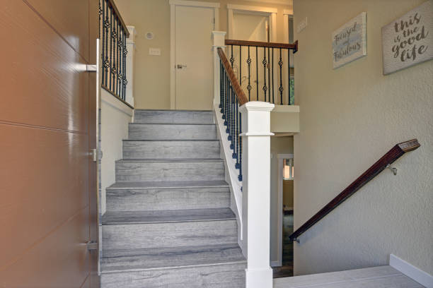 istock Small foyer design boasts a gray wood staircase 887732182