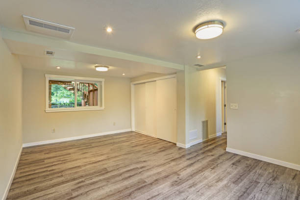 istock Bright beige large empty room with hardwood floor 887732656