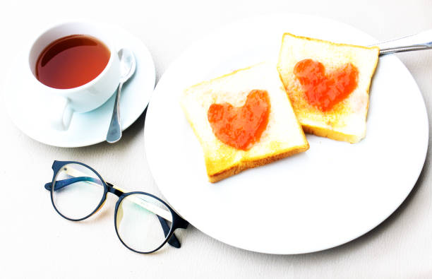 petit-déjeuner avec café, pain - koffie photos et images de collection