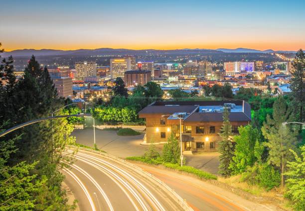 spokane skyline de la ciudad de washington y las calles - spokane fotografías e imágenes de stock