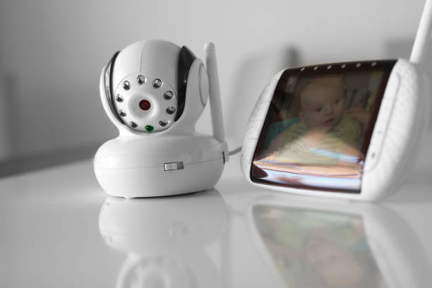 el primer bebé monitor para la seguridad del bebé - babies and children audio fotografías e imágenes de stock