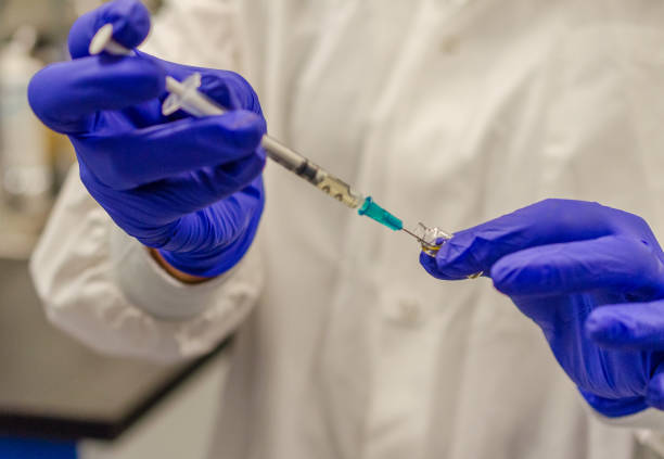 istock Injection of vaccine 887921470