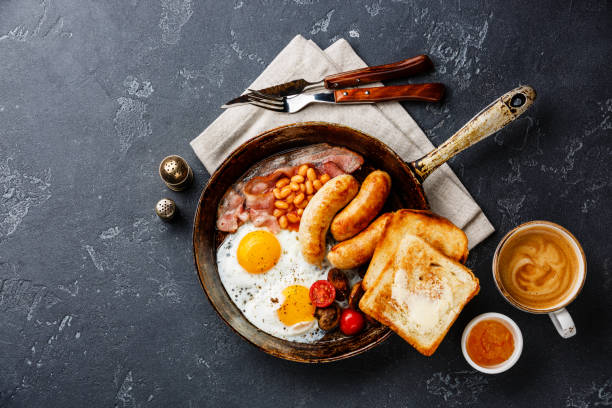 istock English breakfast in cooking pan 888015994
