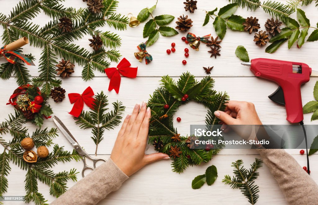 Detalles Para Navidad Diy Decoración De Navidad Hecha A Mano Guirnalda Creativo Foto de stock y más banco de imágenes de Abeto - iStock Detalles Para Navidad Diy Decoración De Navidad Hecha A Mano Guirnalda Creativo Foto de stock y más banco de imágenes de Abeto - iStock