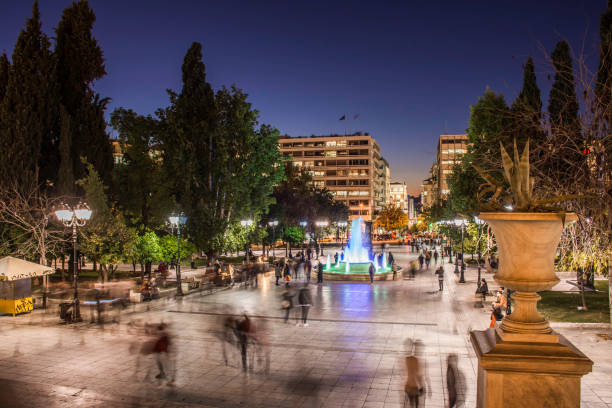 place syntagma à athènes, en grèce - syntagma square photos et images de collection