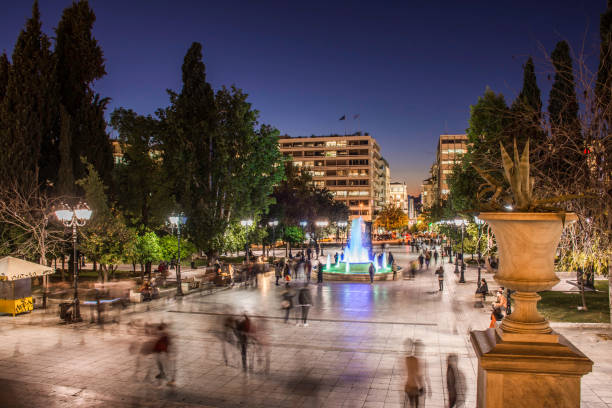 praça syntagma, em atenas, grécia - syntagma square - fotografias e filmes do acervo