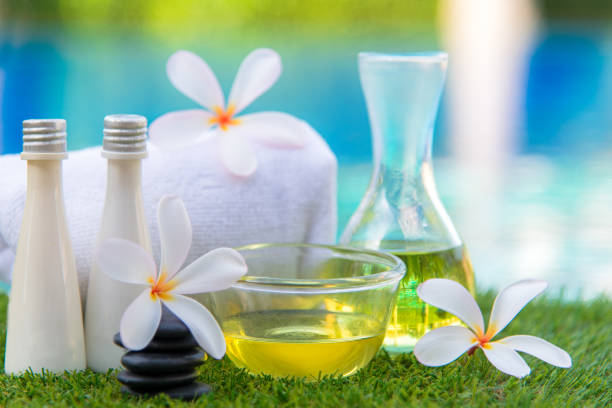 芳香療法と砂糖と塩のスパ タイの設定 - alternative therapy aromatherapy spa treatment candle ストックフォトと画像