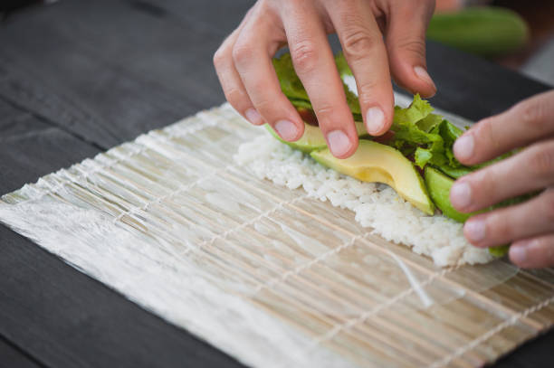 重ね寿司シェフの手のクローズ アップ - cheese making ストックフォトと画像